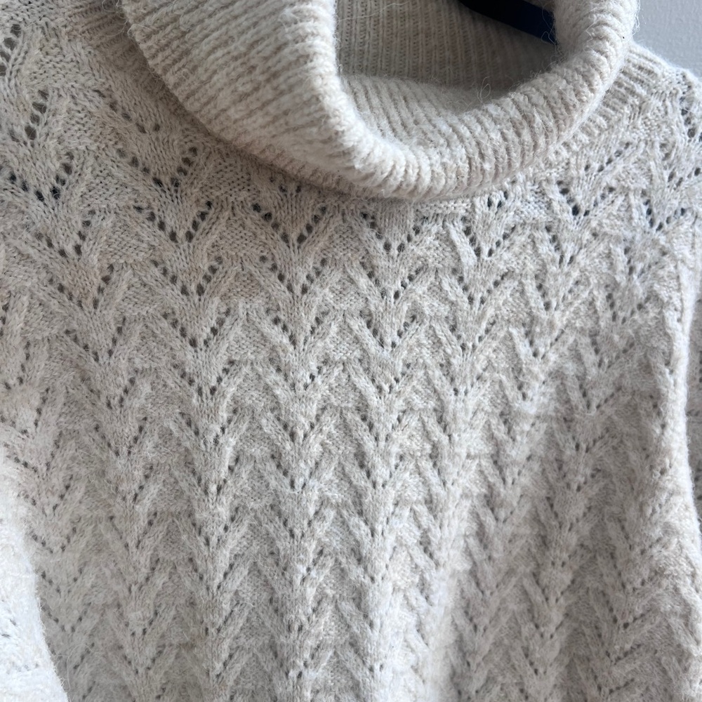 Old Navy Cream Cowl Neck Sweater Size M - Picture 2 of 5